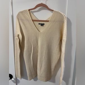 Vince cream cashmere sweater. Size XS.